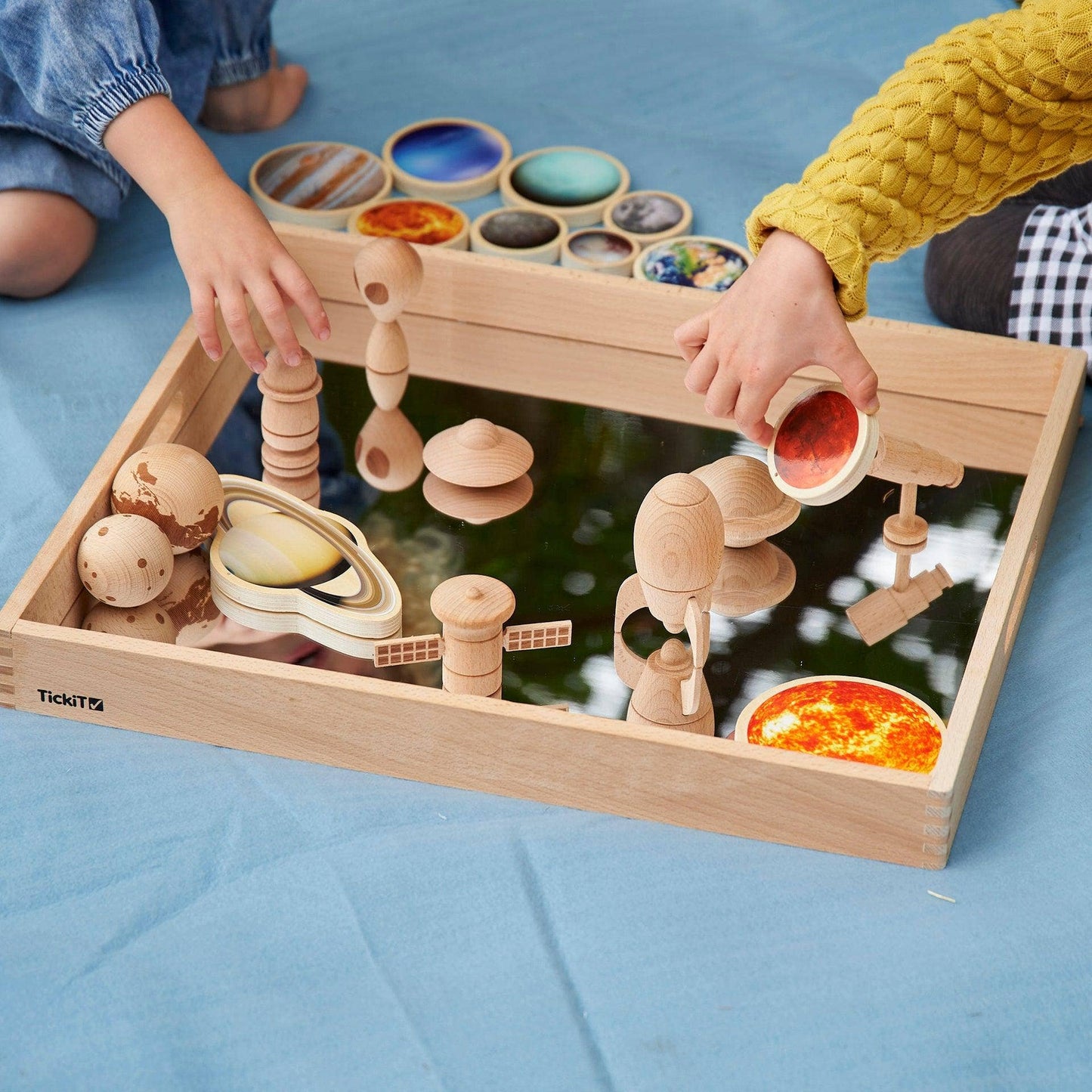 Große Spiegelschale aus Holz